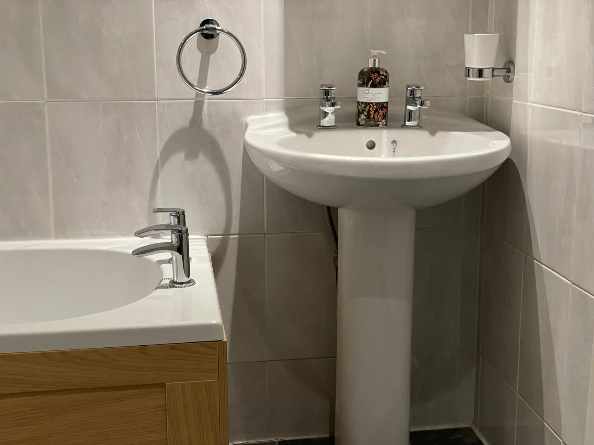 An Steisean With Office - Comet Apartments هيلينسبورغ المظهر الخارجي الصورة